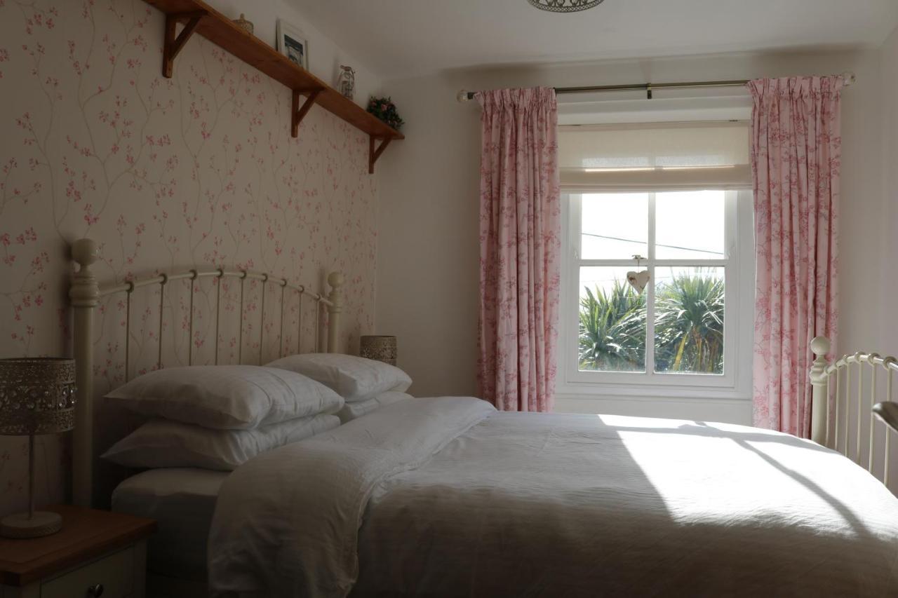 Large Cottage, 3 Beds All En-Suite, Small Village Location Overlooking Mousehole Пензанс Екстериор снимка